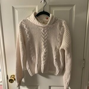 White turtle neck sweater